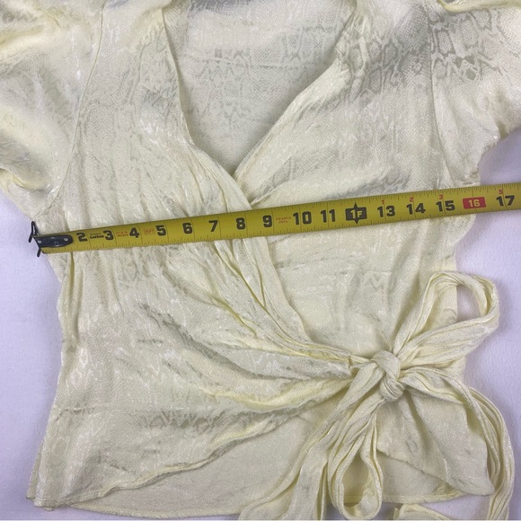 Krisa Women Yellow Puff Sleeve Wrap Top S ***FLAWS*** - Picture 10 of 11